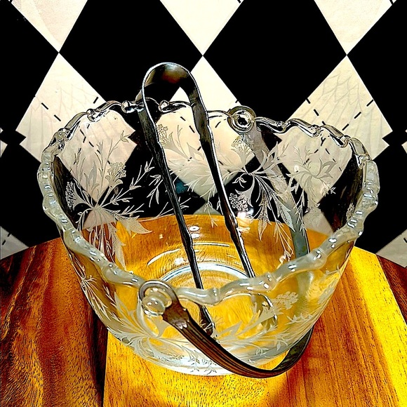 Vintage Fostoria Baroque Etched Glass Ice Bucket with Handle – Elegant Barware - Picture 3 of 4